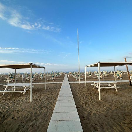 Hotel Neyra Beach Rímini Exterior foto