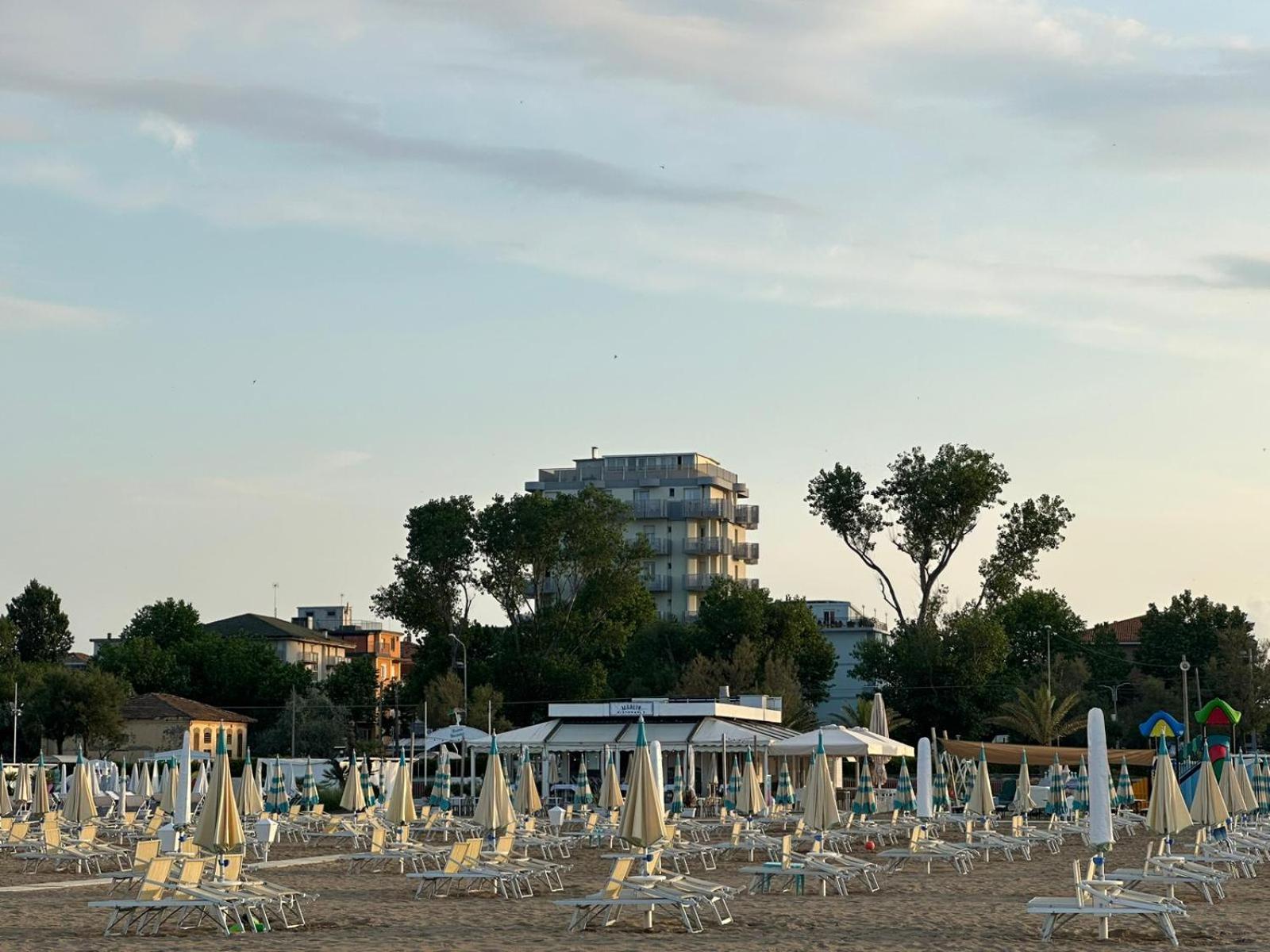 Hotel Neyra Beach Rímini Exterior foto